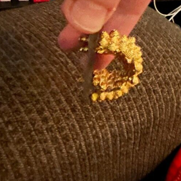 Avon Gold Tone Hazelnut Earrings - Picture 2 of 9